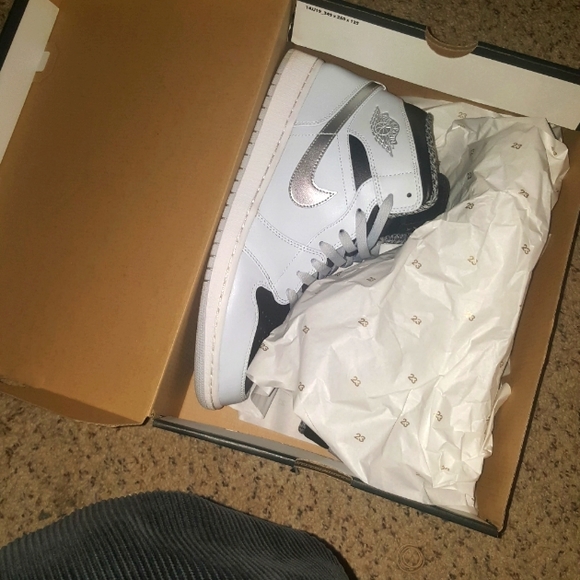 Air Jordan Retro 1 Mid Metallic/white/black/Platinum 554724 032 size 12 - Picture 10 of 10